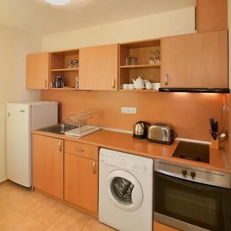 Inviting Modern 1-Bed Apartment In Sveti Vlas Apartmán