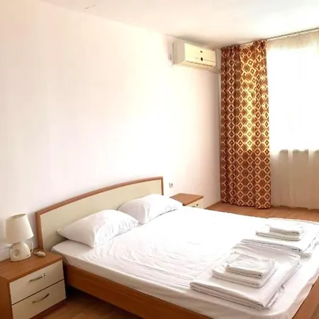 Inviting Modern 1-Bed Apartment In Sveti Vlas Apartmán