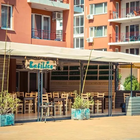 Inviting Modern 1-Bed Apartment In Sveti Vlas Apartmán