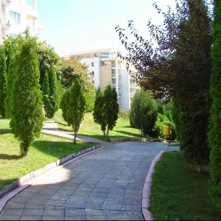 Inviting Modern 1-Bed Apartment In Sveti Vlas Apartmán