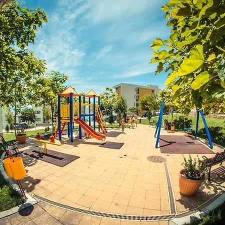 Inviting Modern 1-Bed Apartment In Sveti Vlas Apartmán *