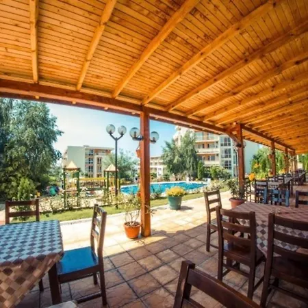 Inviting Modern 1-Bed Apartment In Sveti Vlas Apartmán *